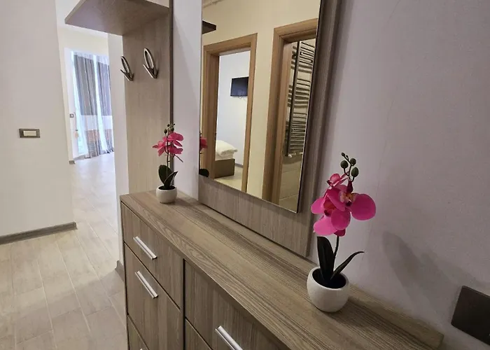 Sea View Gorgeous - Azizi 5 M Deplaja Apartment